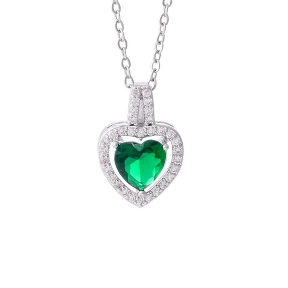 Stunning Silver & Green Heart Pendant Necklace - Picture 3 of 6